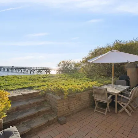 Family-friendly Beachside *