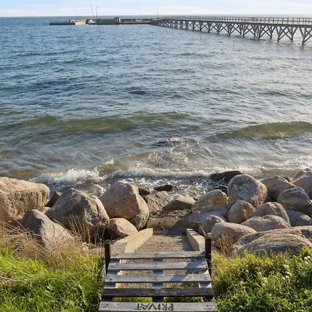 Family-friendly Beachside *
