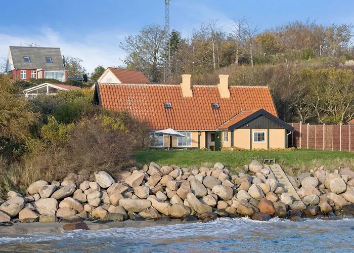 Family-friendly Beachside *